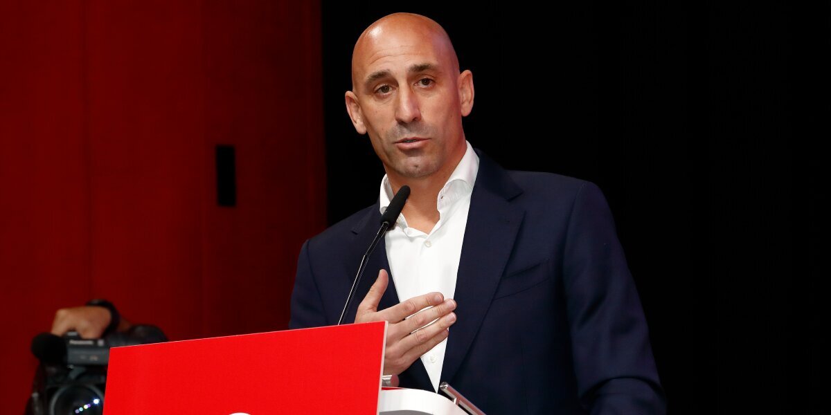 Дисциплинарный комитет ФИФА на три года отстранил экс главу Королевской испанской футбольной федерации Рубиалеса от футбольной деятельности