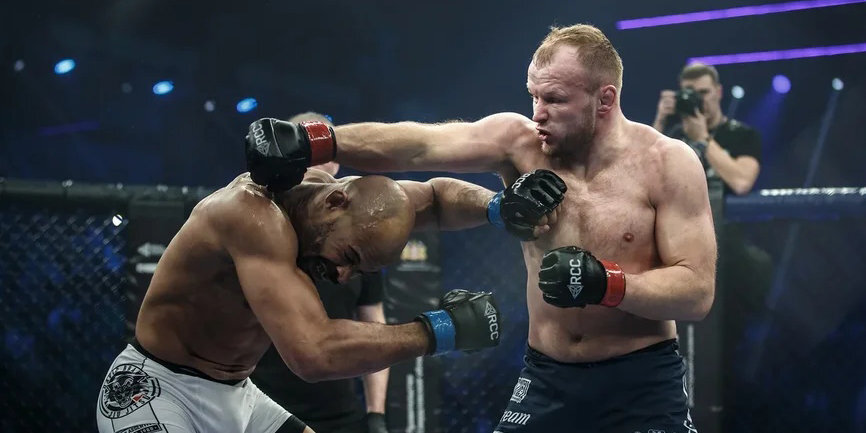 Шлеменко задушил экс-бойца UFC Бранча на турнире в Екатеринбурге