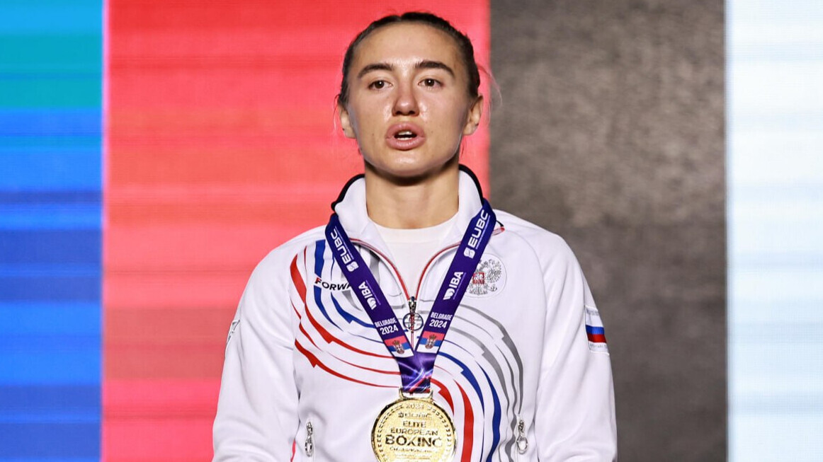Гимн России прервался из‑за технических проблем во время награждения на чемпионате Европы по боксу в Белграде