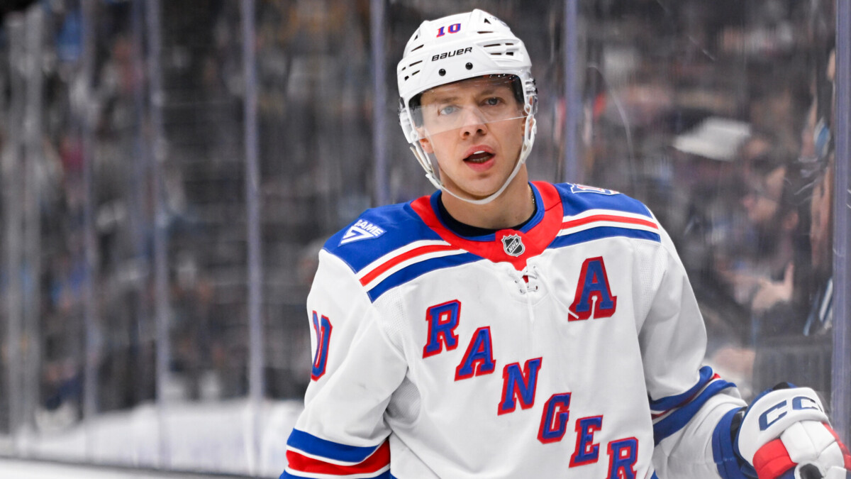 Панарин признан третьей звездой дня в НХЛ