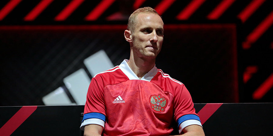Технический спонсор сборной России объяснил перевернутый российский флаг на новой форме команды