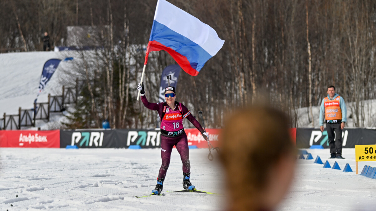 Юрлова‑Перхт финишировала с флагом России в последней гонке в карьере. Видео