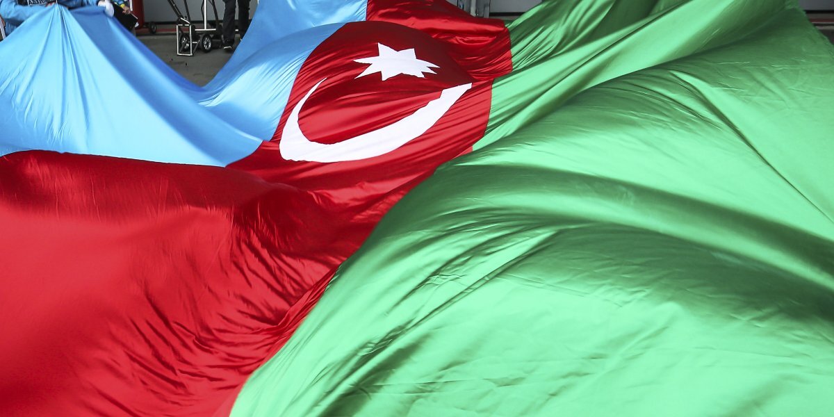 Сборная Азербайджана отказалась от участия в ЧЕ по тяжелой атлетике после инцидента с сожжением флага на церемонии открытия