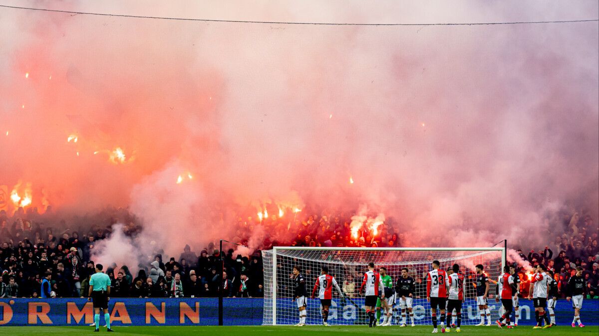 Финал Кубка Нидерландов по футболу был прерван из‑за пожара на стадионе