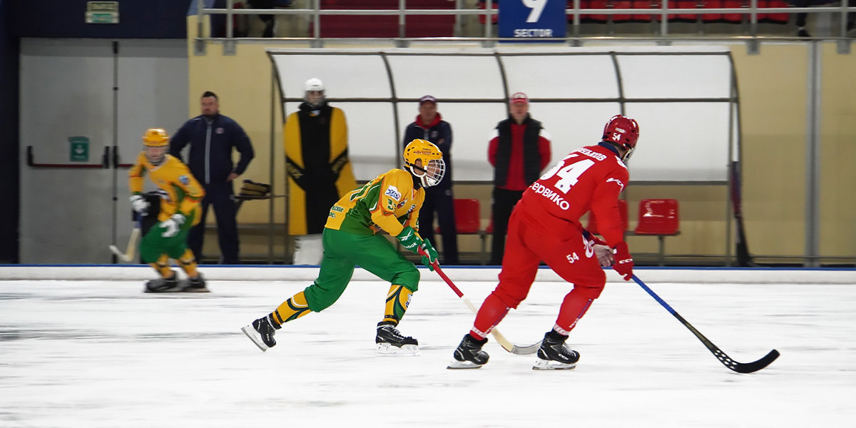 Красноярский «Енисей» стал вторым финалистом Кубка России по хоккею с мячом, обыграв «Водник»