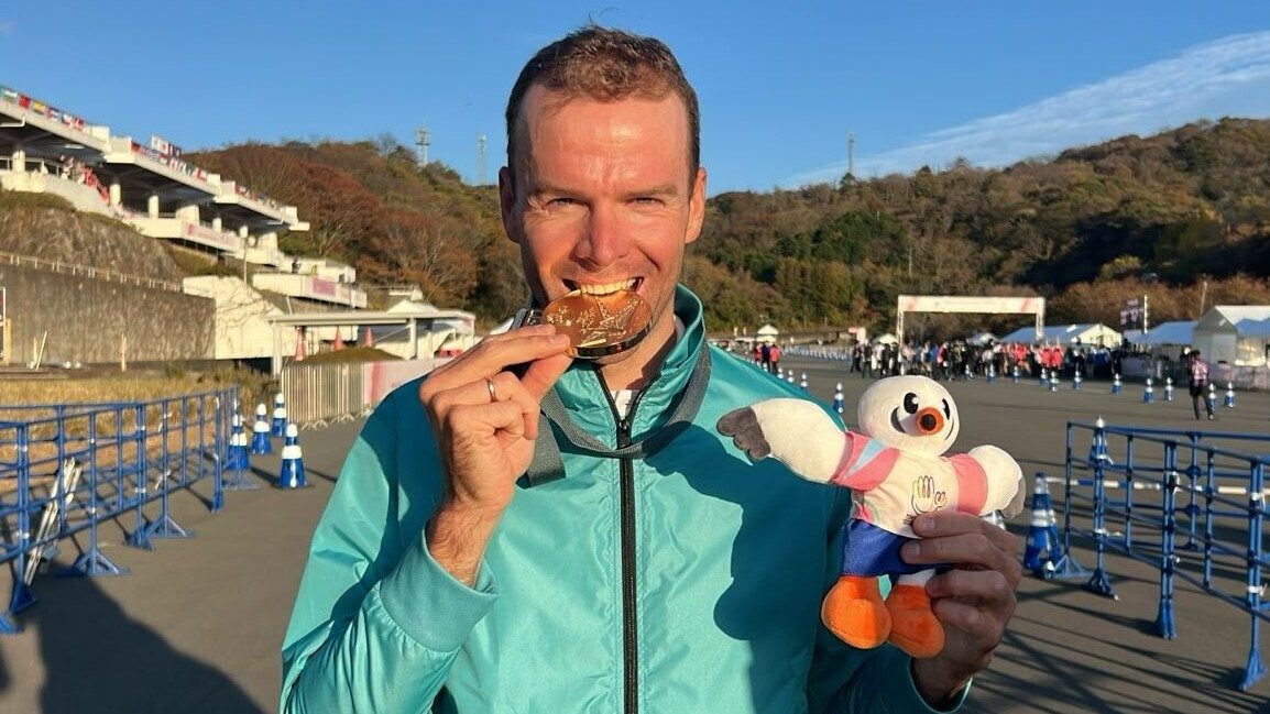 Российский велогонщик Розанов завоевал золото на Сурдлимипийских играх в Токио