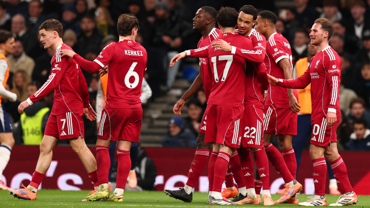 «Ливерпуль» в большинстве обыграл «Тоттенхэм» в матче чемпионата Англии