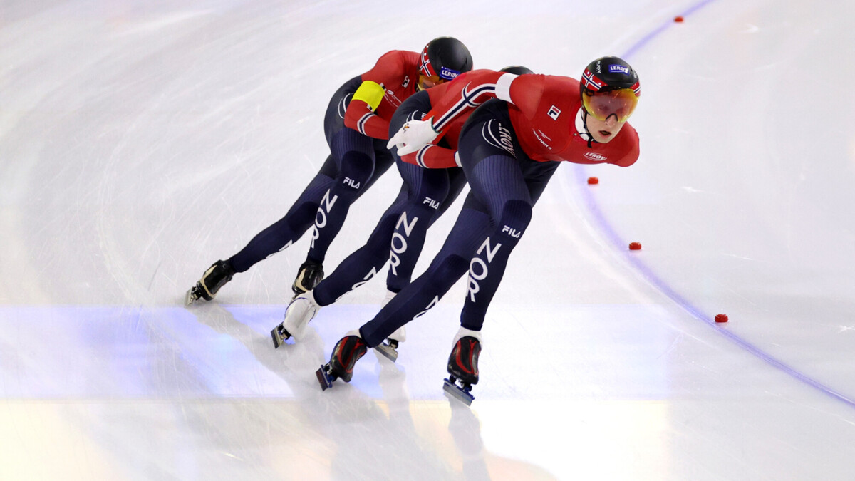 Норвежские конькобежцы установили мировой рекорд в командной гонке преследования на ЧЕ
