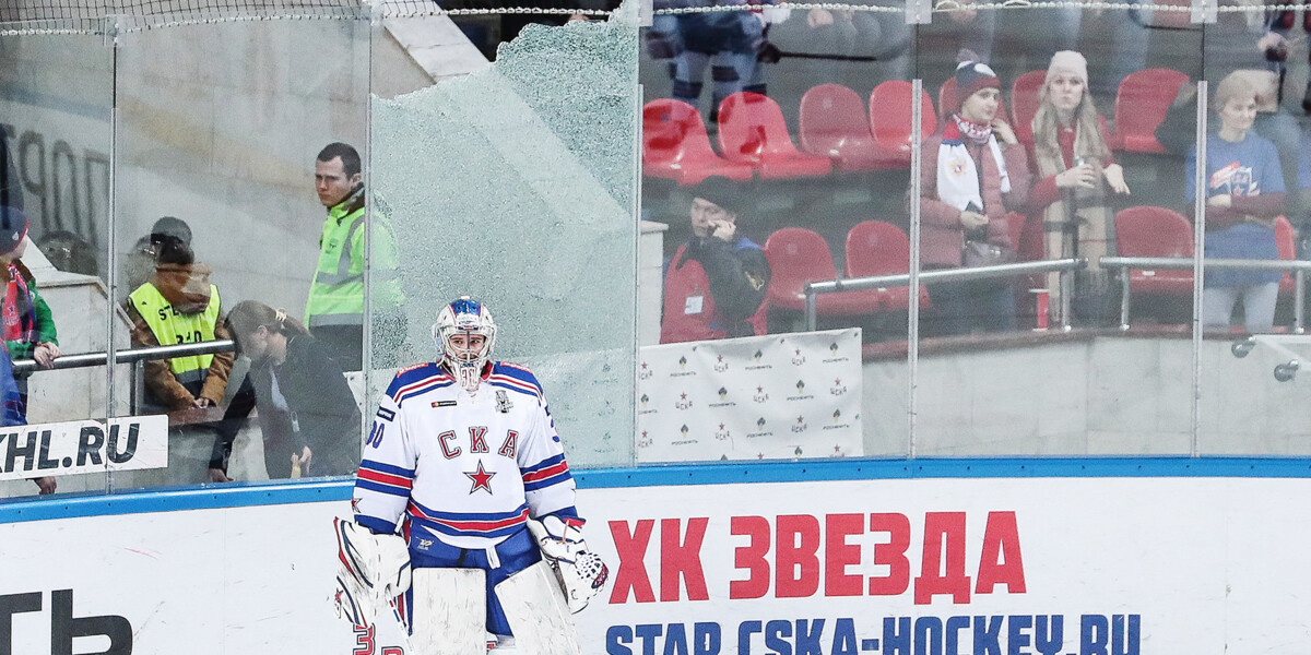 Хоккеисты разбили стекло на раскатке перед матчем ЦСКА – СКА