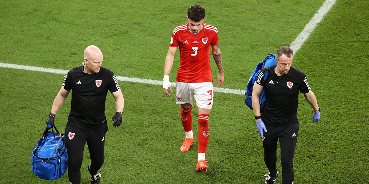 Уэльс — Англия — 0:0: защитник валлийцев Уильямс был заменен на 36-й минуте из-за травмы