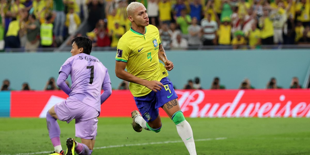 Бразильский форвард Ришарлисон пройдет МРТ после травмы колена, полученной в матче ¼ финала ЧМ