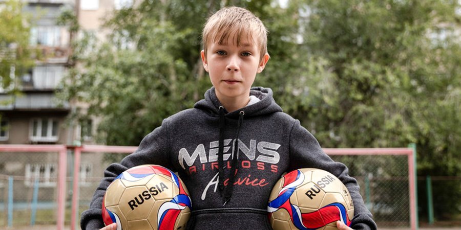 Дзюба пригласил на матч сборной России 11-летнего мальчика, который сдает макулатуру и покупает мячи детдомам