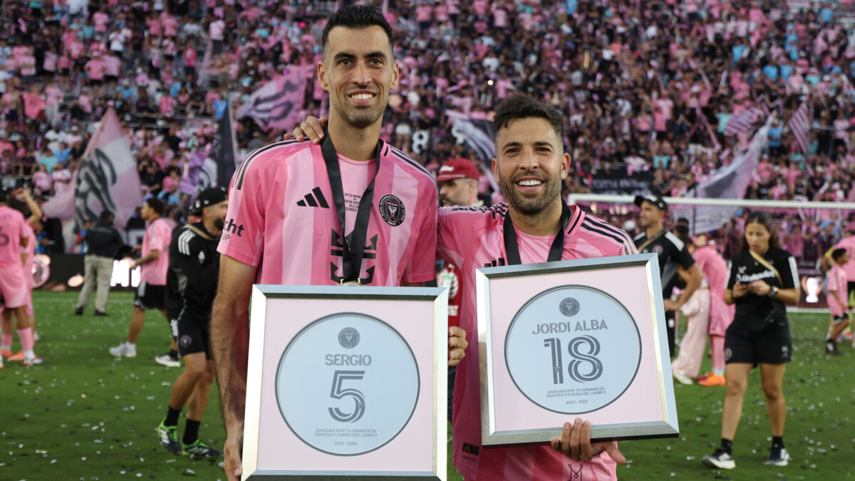 Бывшие игроки «Барселоны» Альба и Бускетс завершили карьеры