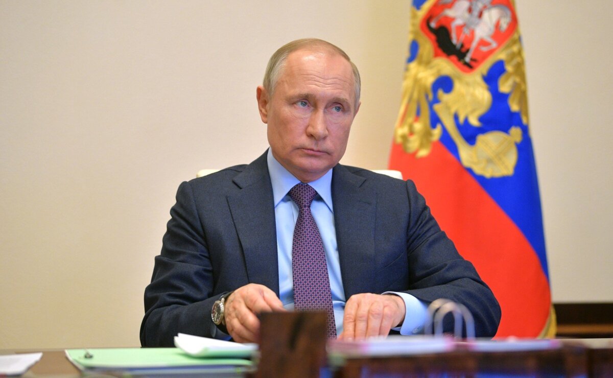 «Выход из режимов ограничений быстрым не будет». Путин объявил о завершении единого периода нерабочих дней с 12 мая