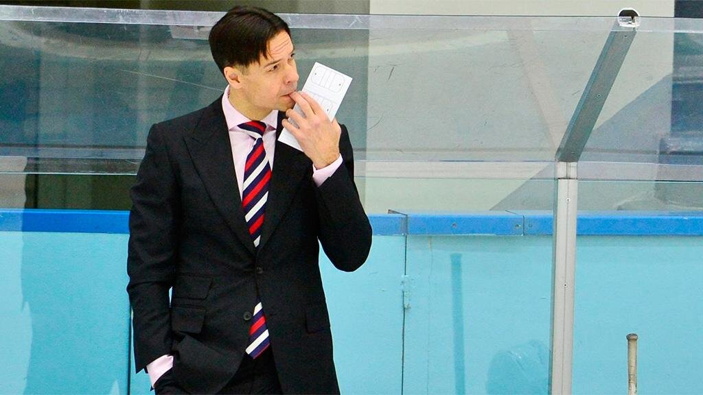 «Мне не стыдно за ребят». Тренер сборной России объяснил поражение от Канады в финале ЮЧМ