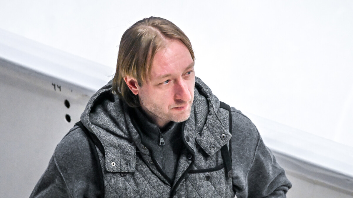 Плющенко сообщил, что работы по демонтажу крыши в его ледовом центре скоро завершатся