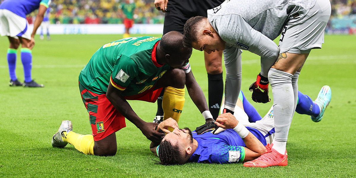 Бразильцу Теллесу диагностировали частичный разрыв связок колена после матча ЧМ-2022