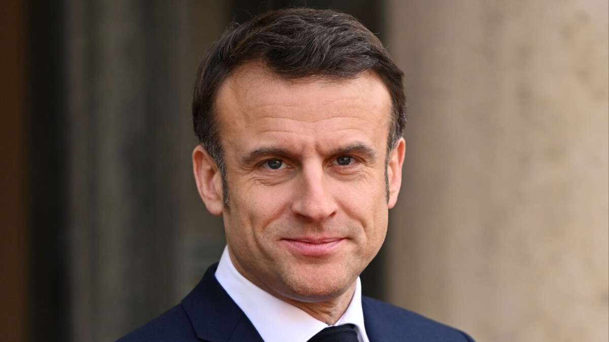 Президент Франции Макрон на церемонии открытия олимпийской деревни пообещал искупаться в Сене
