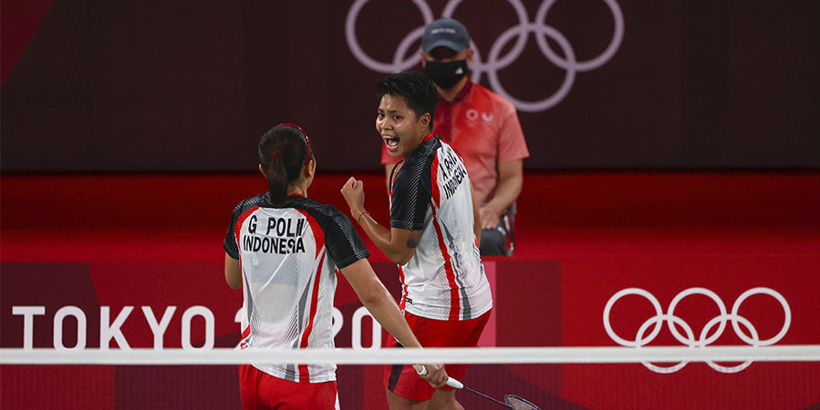 Индонезийские бадминтонистки выиграли золотые медали Игр в Токио