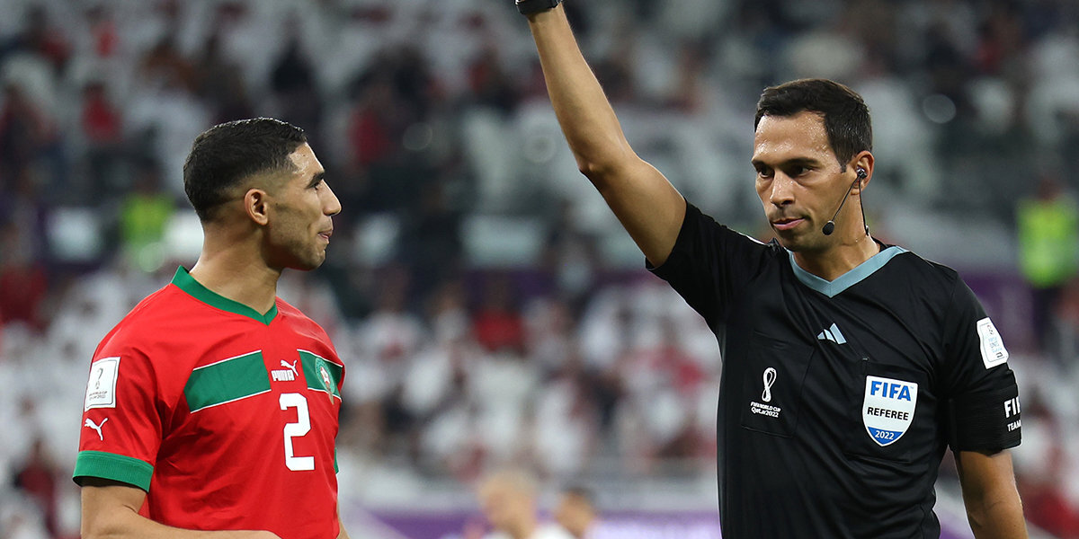 Марокко — Португалия — 1:0: защитник марокканцев Дари получил желтую карточку на 70-й минуте матча 1/4 финала ЧМ-2022