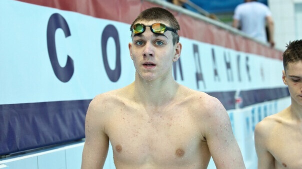 Пловец Лифинцев побил юниорский рекорд мира Колесникова на дистанции 100 м на спине