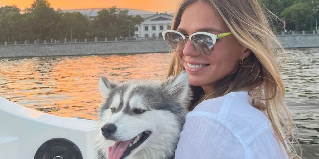 Ефимова пришла в студию «Громко» со своей собакой Джаспером. Видео