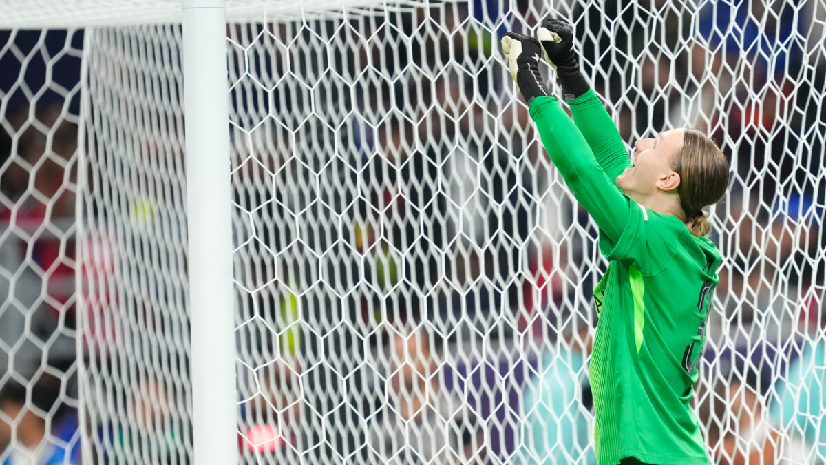 Семин о травме Сафонова: «Это часть профессии. Пожелаю Матвею терпения»