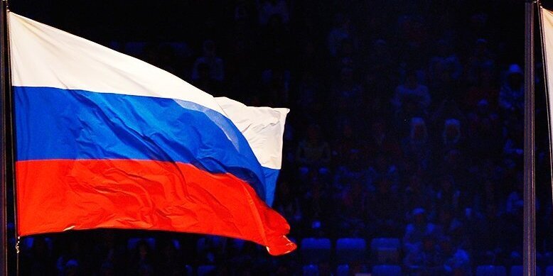 В Госдуме предлагают изменить регламент поднятия флага РФ на всех соревнованиях в стране