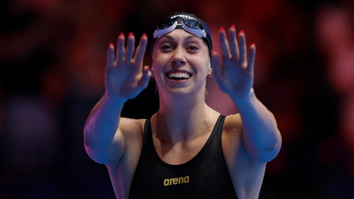 Американка Уолш установила мировой рекорд в плавании на 100 метров баттерфляем