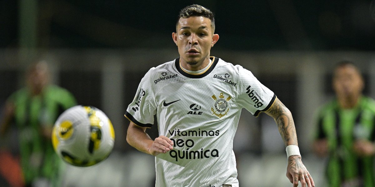 Полузащитник «Коринтианса» Адсон перейдет в «Зенит», заявил источник в бразильском клубе
