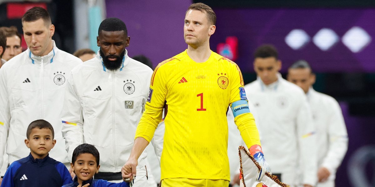 СМИ назвали двух футболистов сборной Германии, которые стали инициаторами акции с закрытыми ртами перед матчем на ЧМ-2022