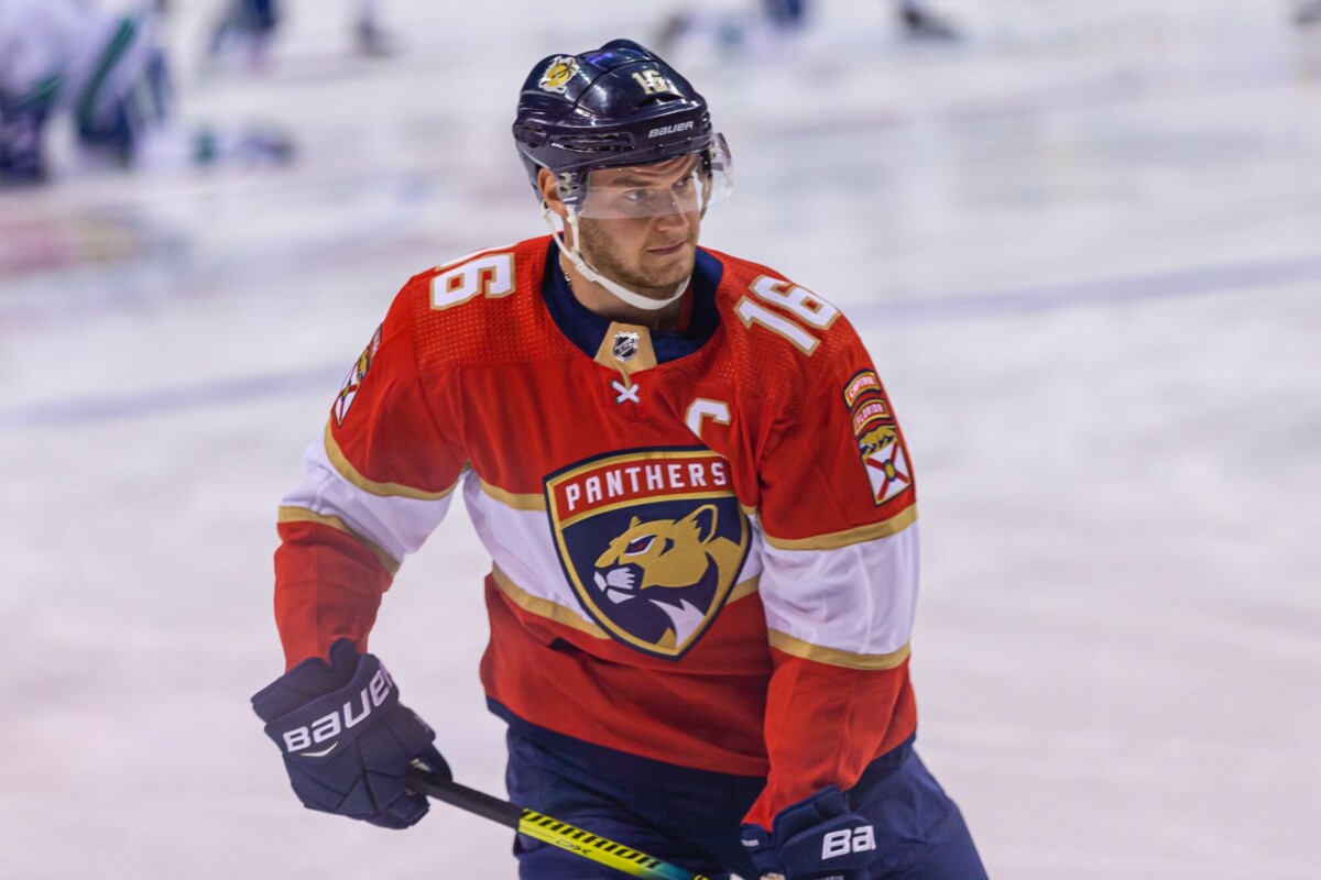 Александра Баркова признали лучшим форвардом оборонительного плана НХЛ