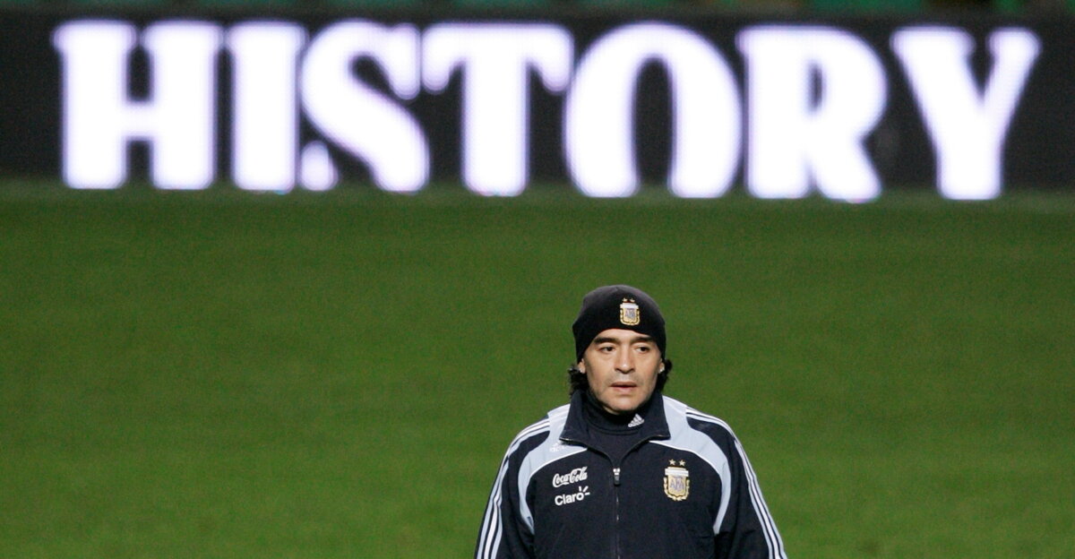 В Аргентине открыли статую Марадоны перед матчем со сборной Чили
