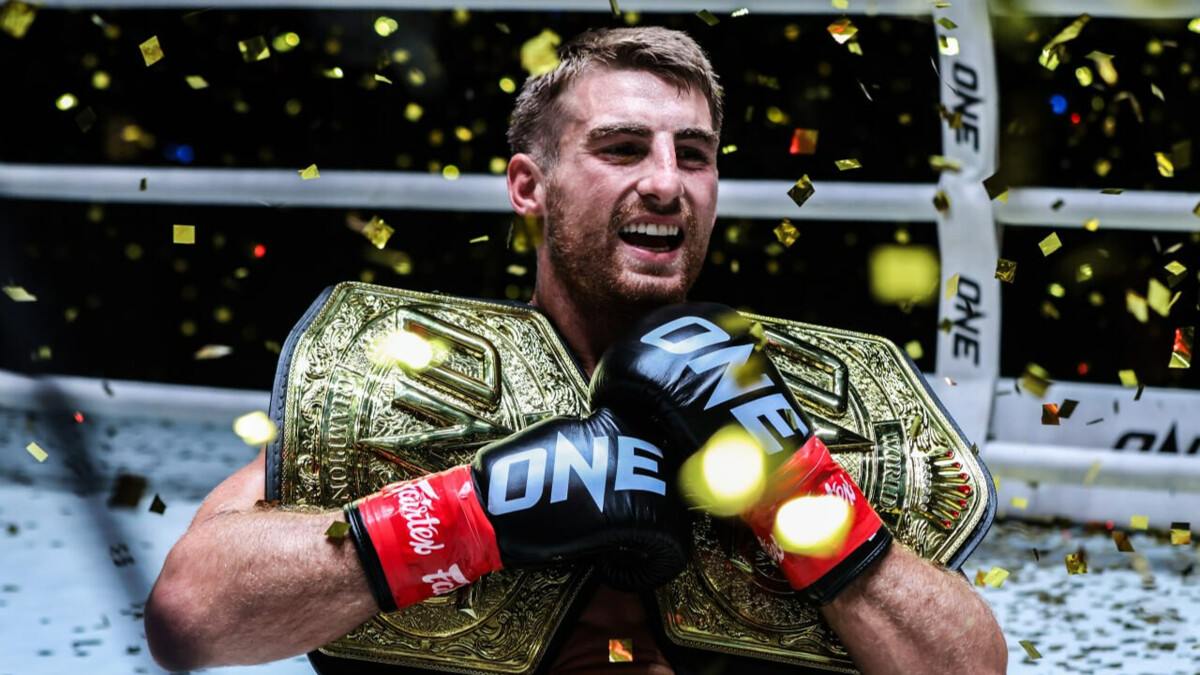 Драка на ринге ONE Championship привела к отстранению тренера и бойца