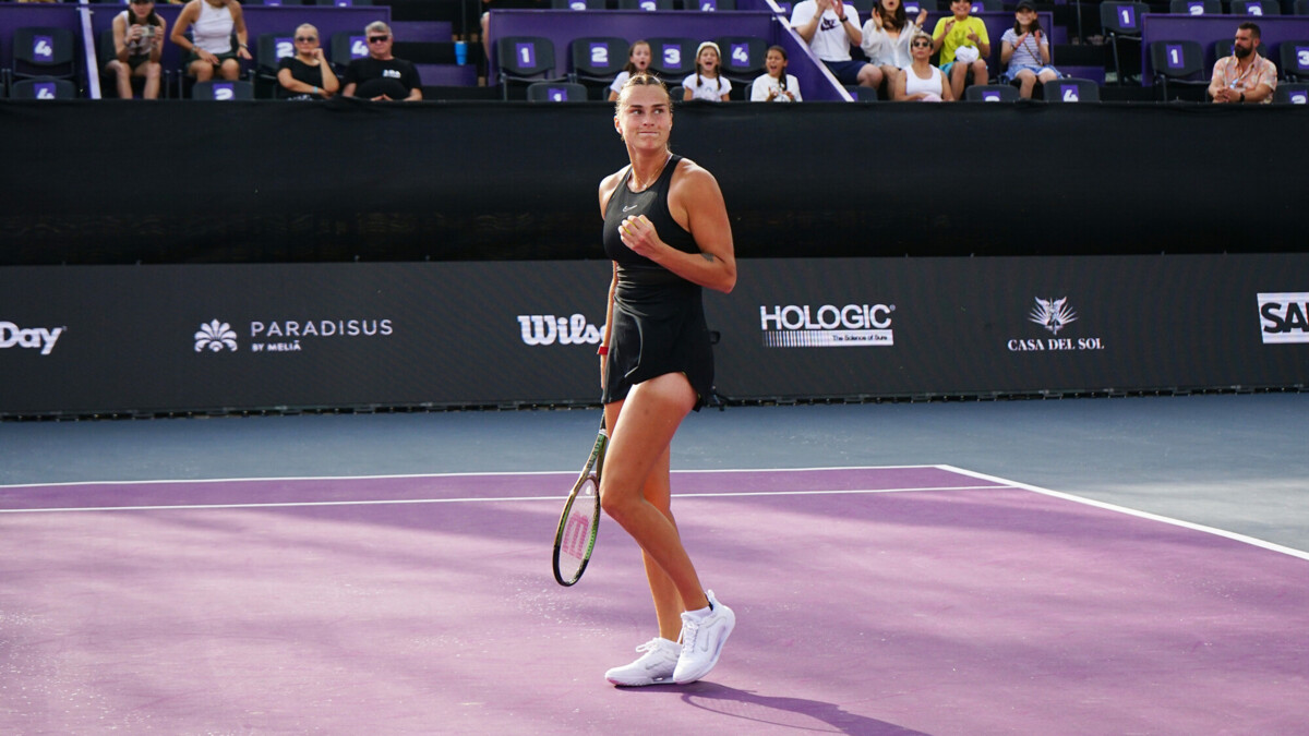 Соболенко вышла в полуфинал Итогового турнира WTA, где сыграет с Швентек