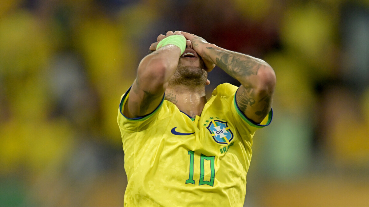 «Должны научиться играть без Неймара» — главный тренер сборной Бразилии по футболу