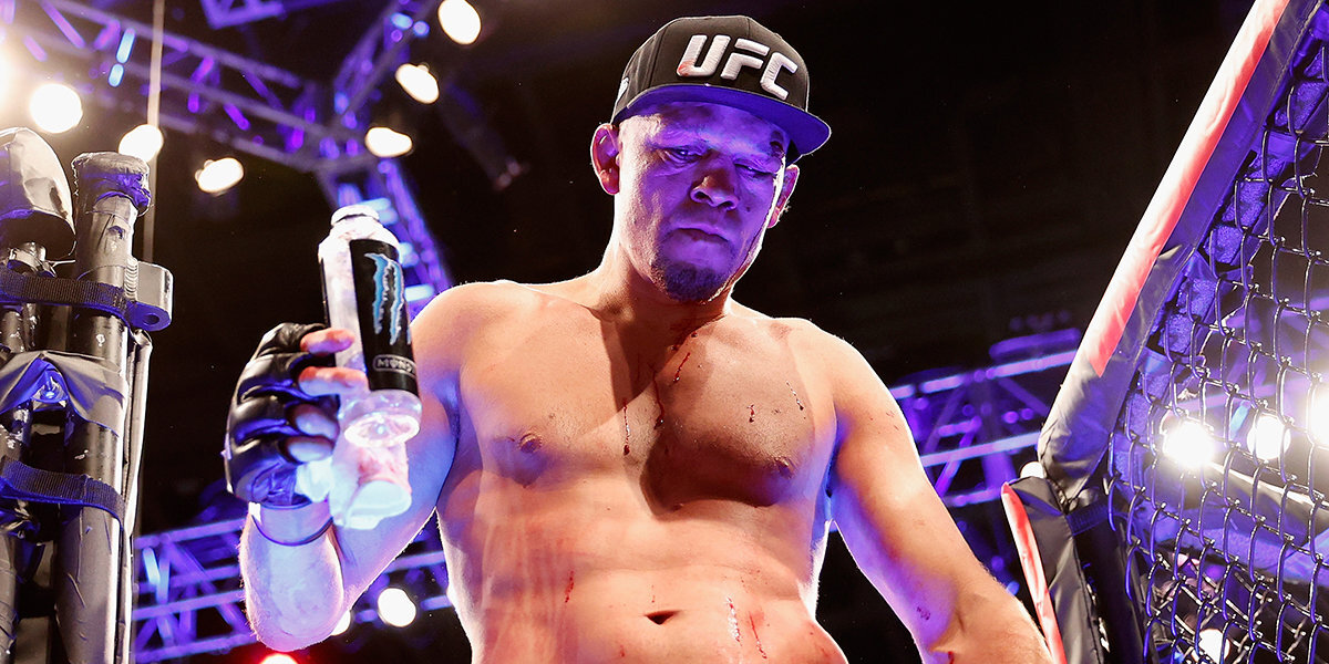 Боец UFC Нэйт Диаз дал пощечину репортеру