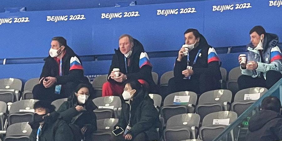 Жамнов, Кудашов и Ковальчук смотрят матч женской сборной России против Швейцарии на ОИ