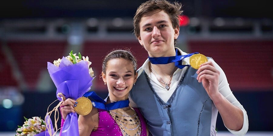 Дарья Павлюченко и Денис Ходыкин прибыли в экипировочный центр для получения олимпийской формы