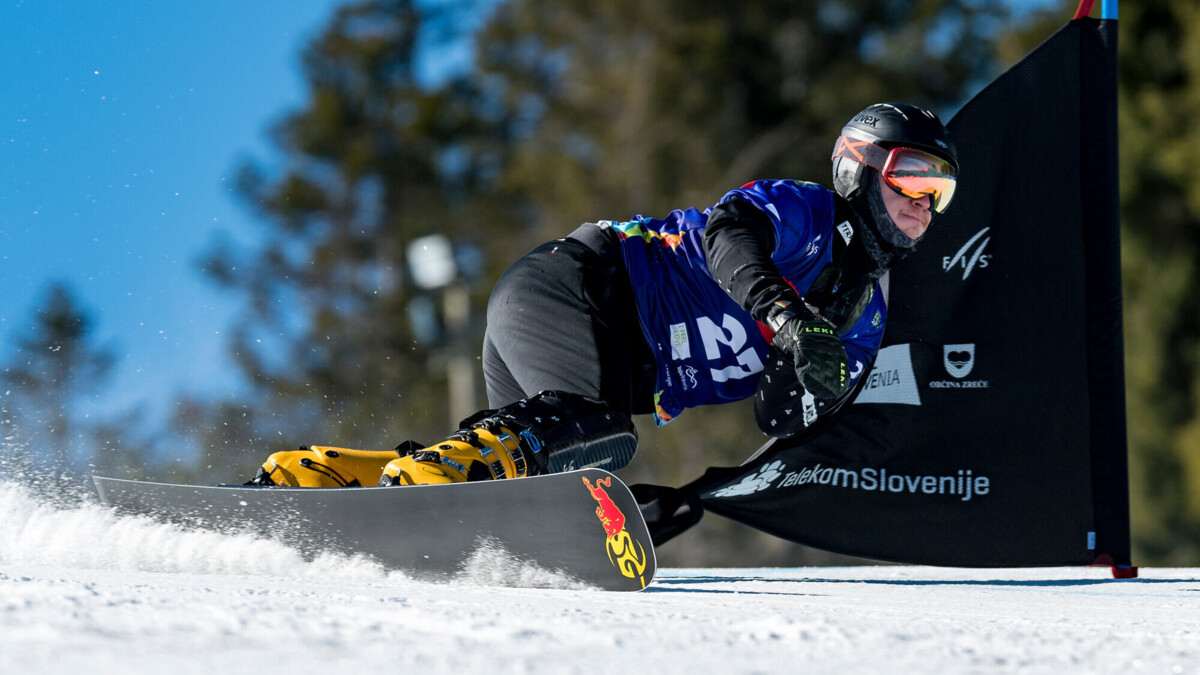 Логинов завоевал бронзу ЧМ по сноуборду в параллельном слаломе