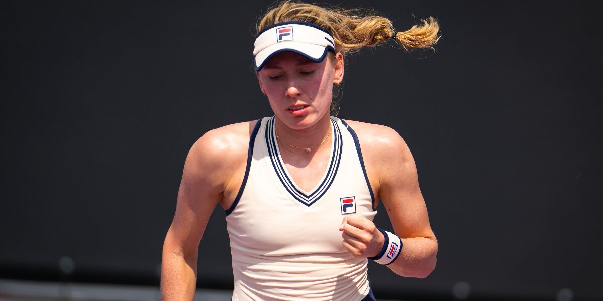 Александрова победила Самсонову и вышла в четвертьфинал теннисного турнира в Токио