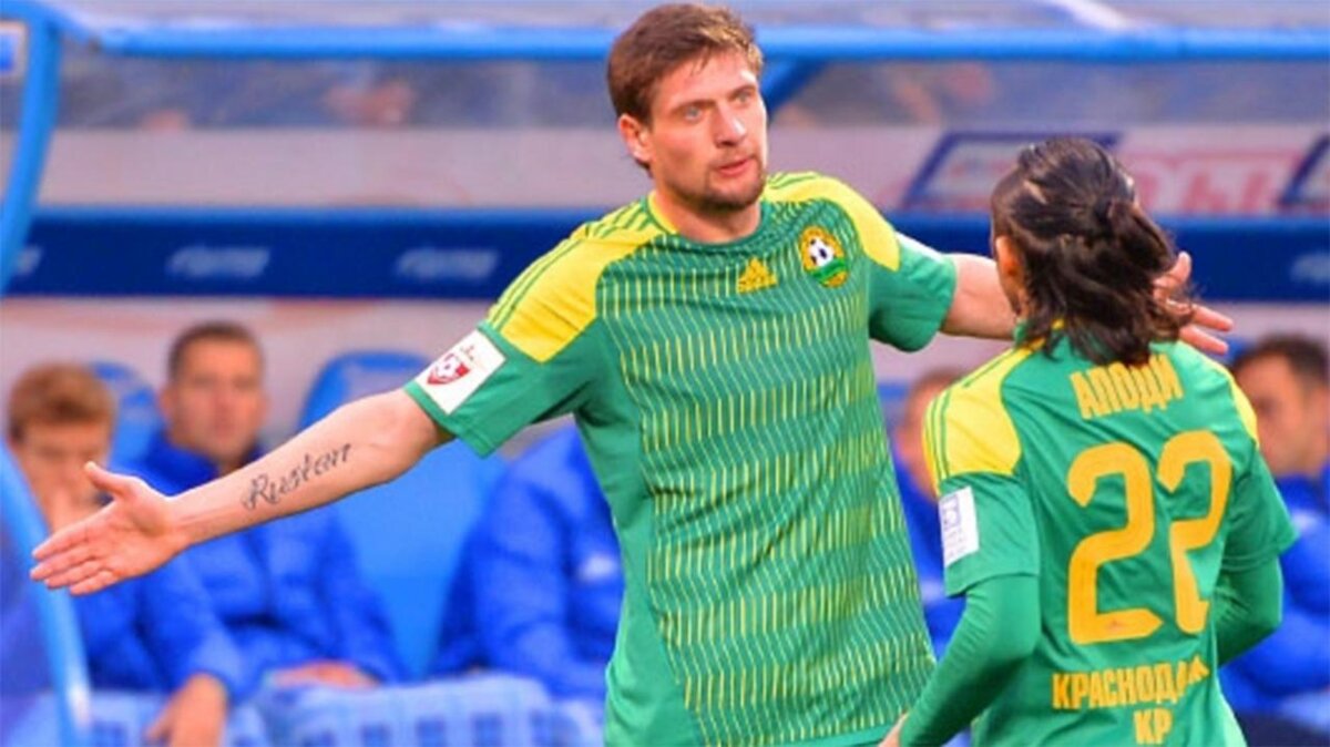 Украинский футболист подвергся критике из-за отсутствия на футболке нашивки «Слава Украине»