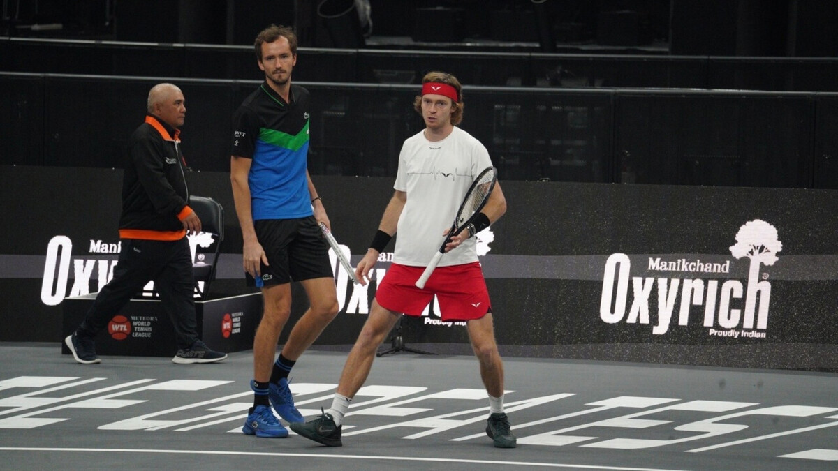Медведев и Рублев могут претендовать на титул Australian Open, считает Чесноков