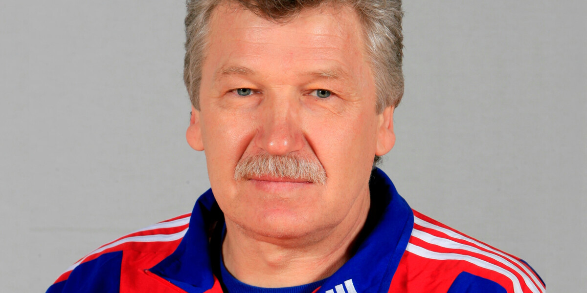 Главный тренер сборной России уволен и подозревается в присвоении зарплат игроков