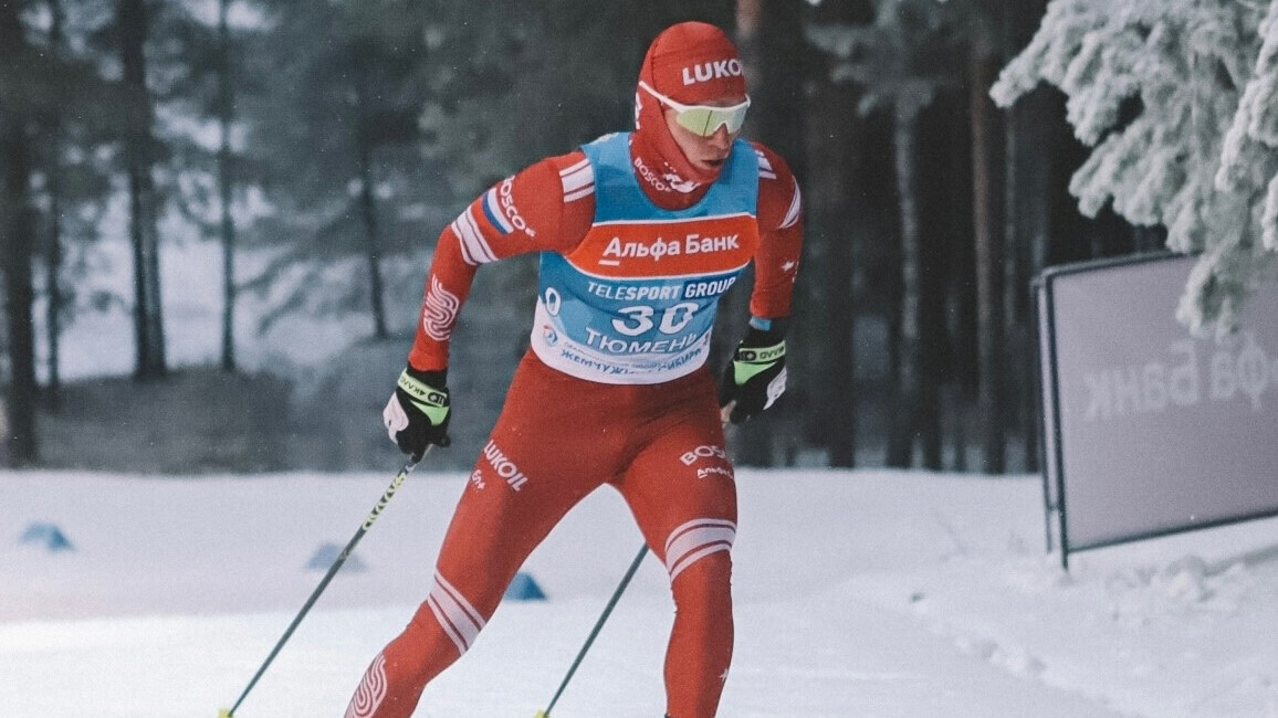 Большунов победил в гонке с раздельным стартом на этапе Кубка России в Тюмени