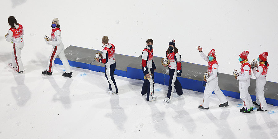 Команда США выиграла золотые медали в лыжной акробатике в миксте на Олимпиаде в Пекине