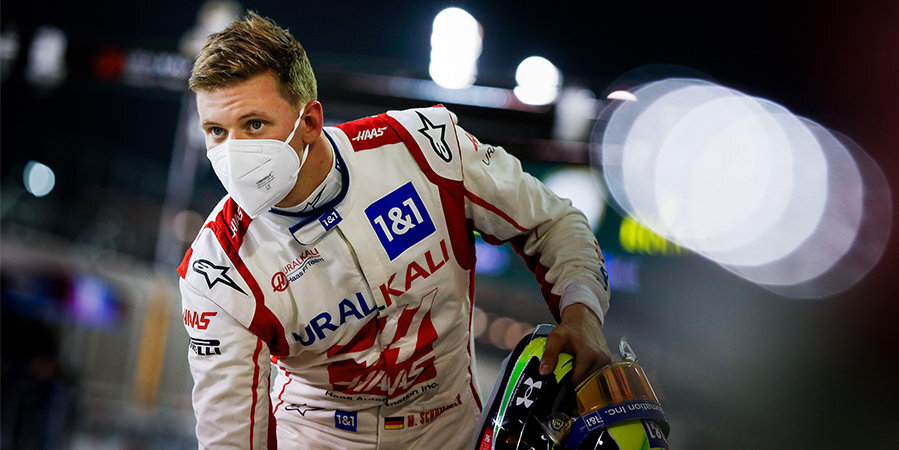 Гран-при Монако возобновлен после паузы, связанной с аварией Шумахера