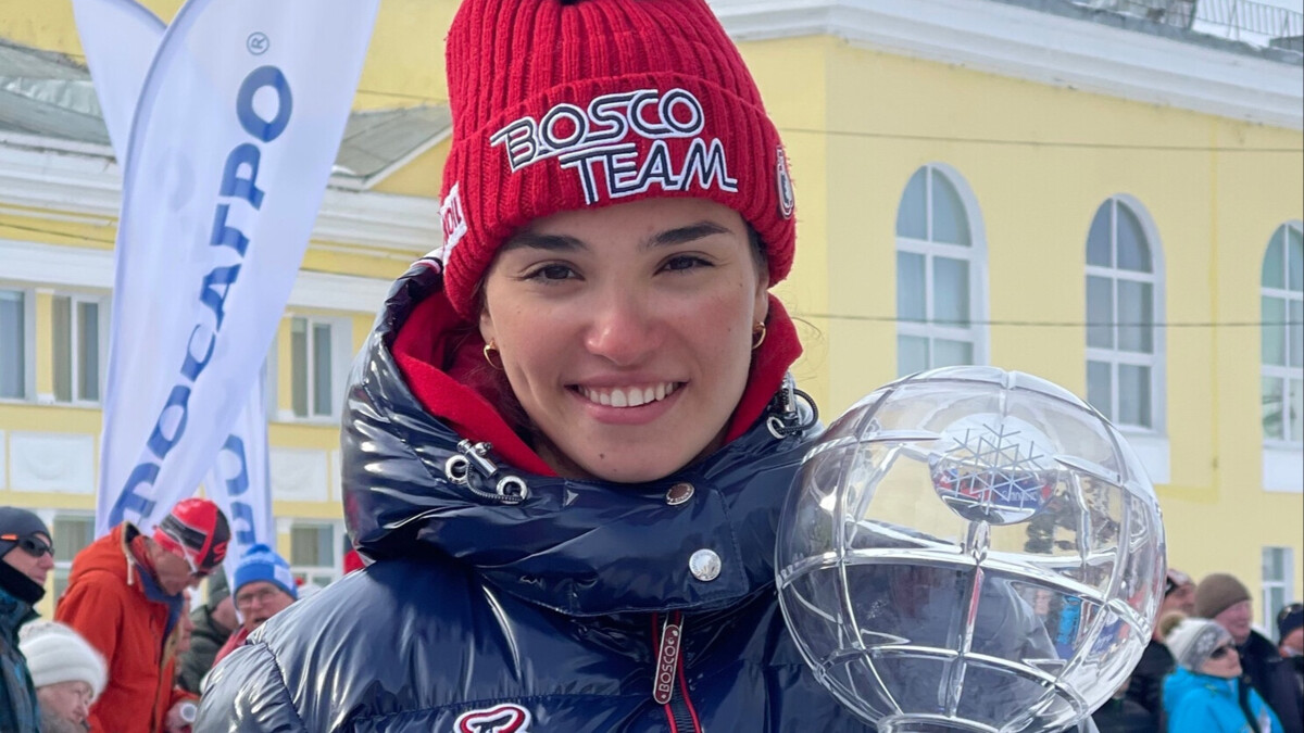 «Получилось 4,2 кг золота». Лыжница Степанова взвесила награды за прошедший сезон