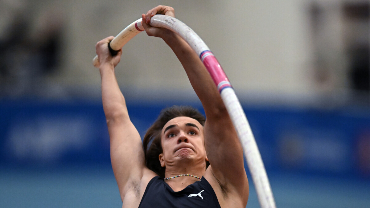 Легкоатлет Соловьев обновил личный рекорд, взяв высоту 5,78 метра