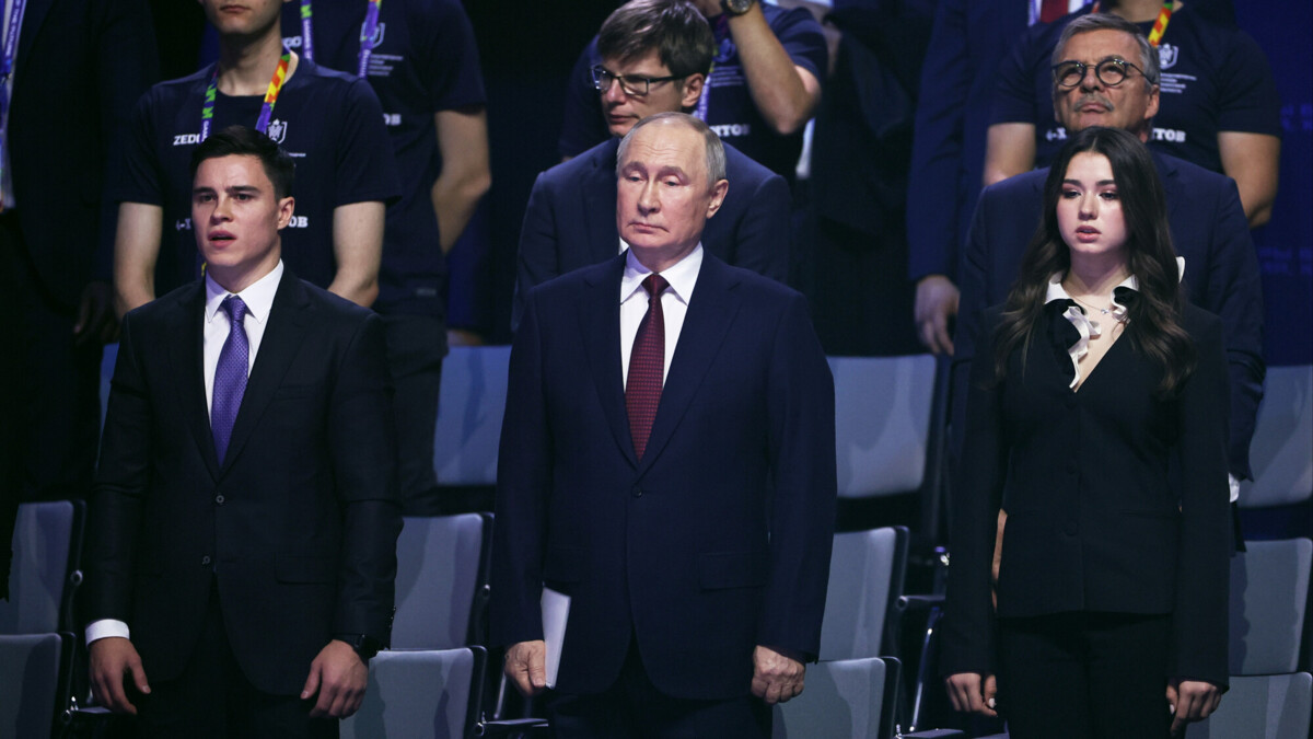 Валиева находится рядом с Путиным на церемонии открытия «Игр будущего»